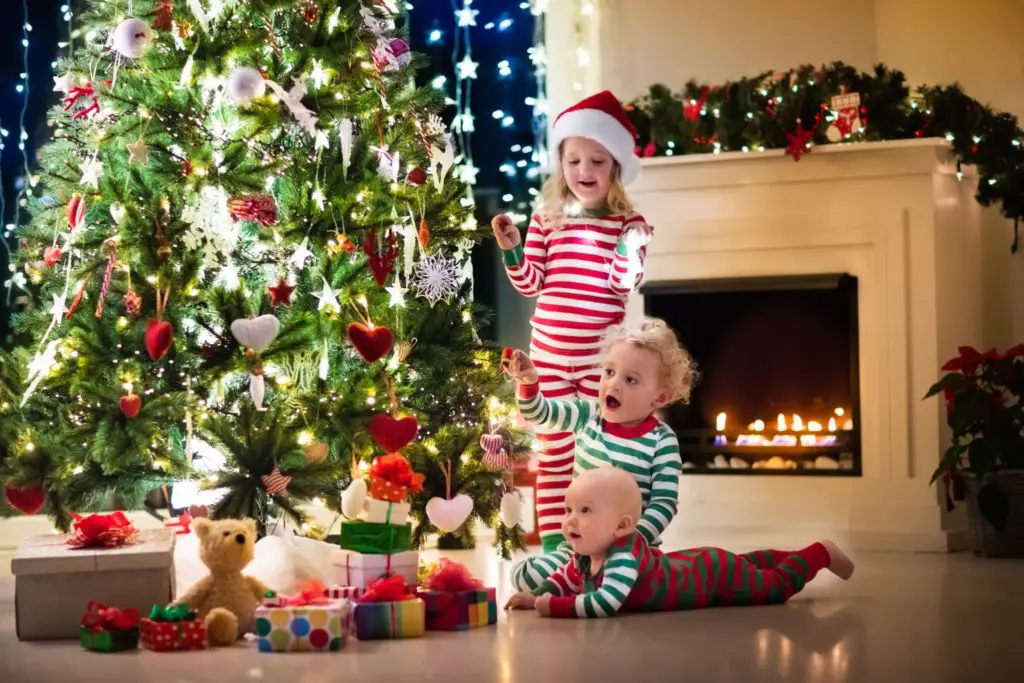 22 Christmas Morning Traditions: Your Family Will Love Them!